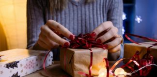 5 Eco-Friendly Christmas Wrapping Methods You Should Try This Year christmas-gift-wrapping