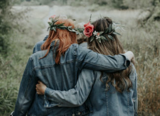 two-women-friendship