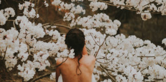 How This Simple Piece Of Advice Helped Me Feel Confident In My Body woman-outside-naked-body