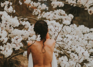 How This Simple Piece Of Advice Helped Me Feel Confident In My Body woman-outside-naked-body