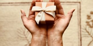 4 Thoughtful Gifts To Send To Your Long Distance Partner long-distance-relationships-packages