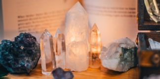 5 Crystals That Will Bring Positive Vibes Into Your Home