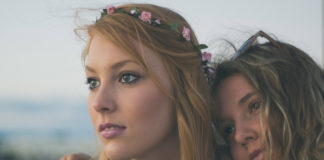 bisexual-women-together