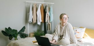 woman-working-raise