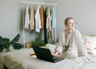woman-working-raise
