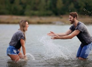 great-boyfriend-playing