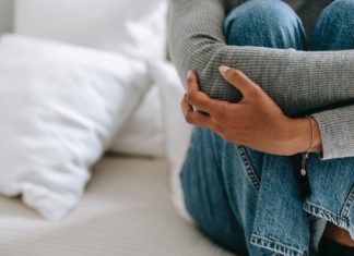 woman-financial-stress