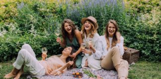 4 Tips For Any Extrovert Who Is Friends With Introverts extrovert-introvert-friends