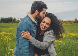 5 Healthy Ways To Love Him Without Losing Yourself
