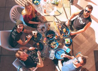 friends-table-foods