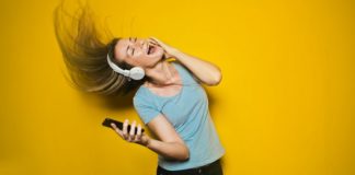 14 Nostalgic Childhood Songs That Still Hold Up Today nostalgic-music-jamming