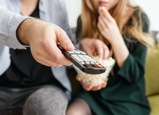 couple-watching-movies