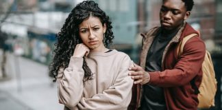 Are You In A Toxic Friendship? Here Are 6 Signs You Might Be