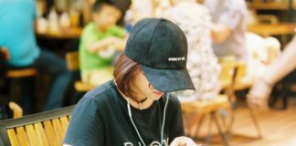 Is It Still Rude To Wear A Hat Indoors? Why It’s Considered Disrespectful girl-wearing-hat
