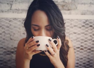 woman-drinking-coffee