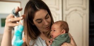 6 Ways You Can Be A Good Friend To A New Mom mom-holding-baby