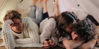 Roaching: The New Dating Trend That Sounds As Gross As It Is