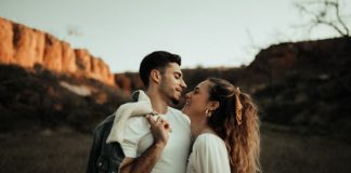 5 Healthy Ways To Love Him Without Losing Yourself couple-in-love