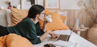 woman-elearning