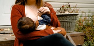 How To Handle Criticism When Breastfeeding In Public mom-breastfeeding