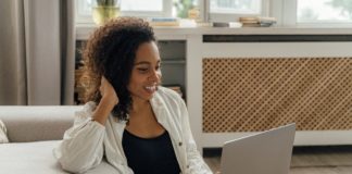 How I Found Love On The Online Dating Site “Flingster” woman-online-dating-flingster