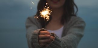 10 Creative New Year’s Resolutions That Don’t Involve The Gym new-years-resolutions-sparkler
