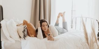 8 Dating App Red Flags That Make You Swipe Left