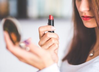 woman-with-cruelty-free-makeup