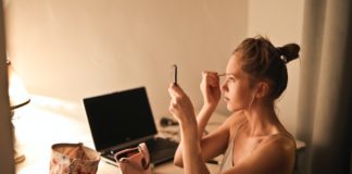 5 Tips For Organizing Your Makeup And Beauty Supplies girl-makeup-beauty