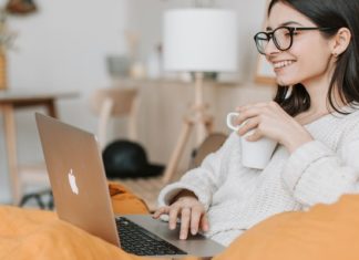woman-work-online