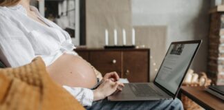 pregnant-working-woman