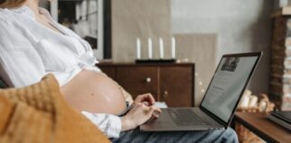 6 Tips for Working Comfortably While Pregnant pregnant-working-woman
