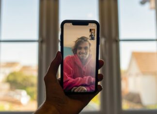 You Can’t Always Be There But You Can Stay Connected: 6 Ways To Show Your Love Despite The Distance