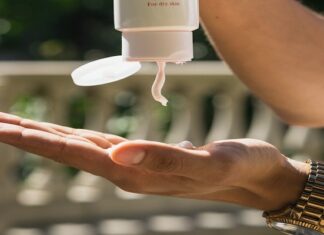 Here’s What You Need To Know About Wearing Sunscreen Every Day