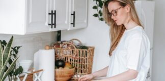 How I Started To Enjoy Time On My Own And Not Feel Lonely woman-alone