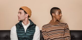 5 Steps To Attract A Man Who Isn’t Giving You The Time Of Day man-woman-ignoring