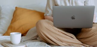 woman-technology-online-learning