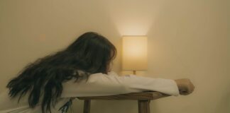How To Stop Being Jealous, Before You Self-Sabotage Your Relationship