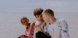 5 Ways To Tell If The People You Surround Yourself With Are Toxic