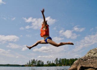 woman-cliff-jumping