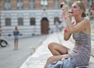woman-preparing-hot-date