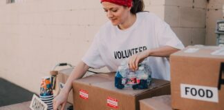 The World Food Bank Is Battling Child Hunger And You Can Help people-helping-child-hunger