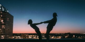 Why Do Men And Women View The Friend Zone Differently? friendzone-spinning