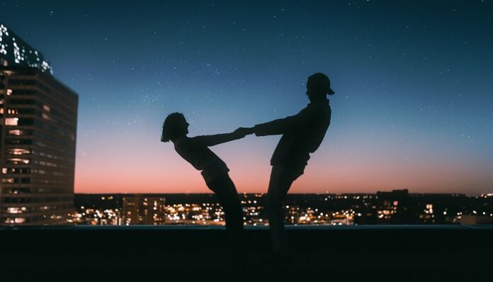 pexels-josh-hild-4606770 friendzone-spinning