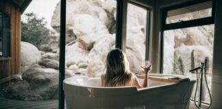 5 Holiday Gifts For The Friend Who Loves Being Pampered holiday