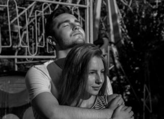 11 Subtle-But-Deadly Signs You’re Being Love-Bombed