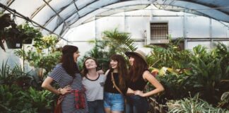 33 Exciting Ways To Make New Friends In Your Community friends