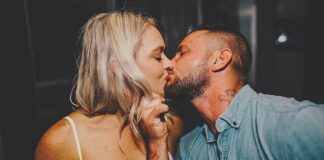 9 Kissing Techniques That’ll Make Him Break Up With You Immediately