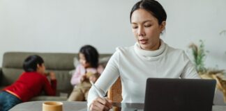 How To Successfully Make A Midlife Career Change Woman Making Midlife Career Change