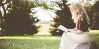 4 Things You Need to Know About Wallflowers reading-wallflowers